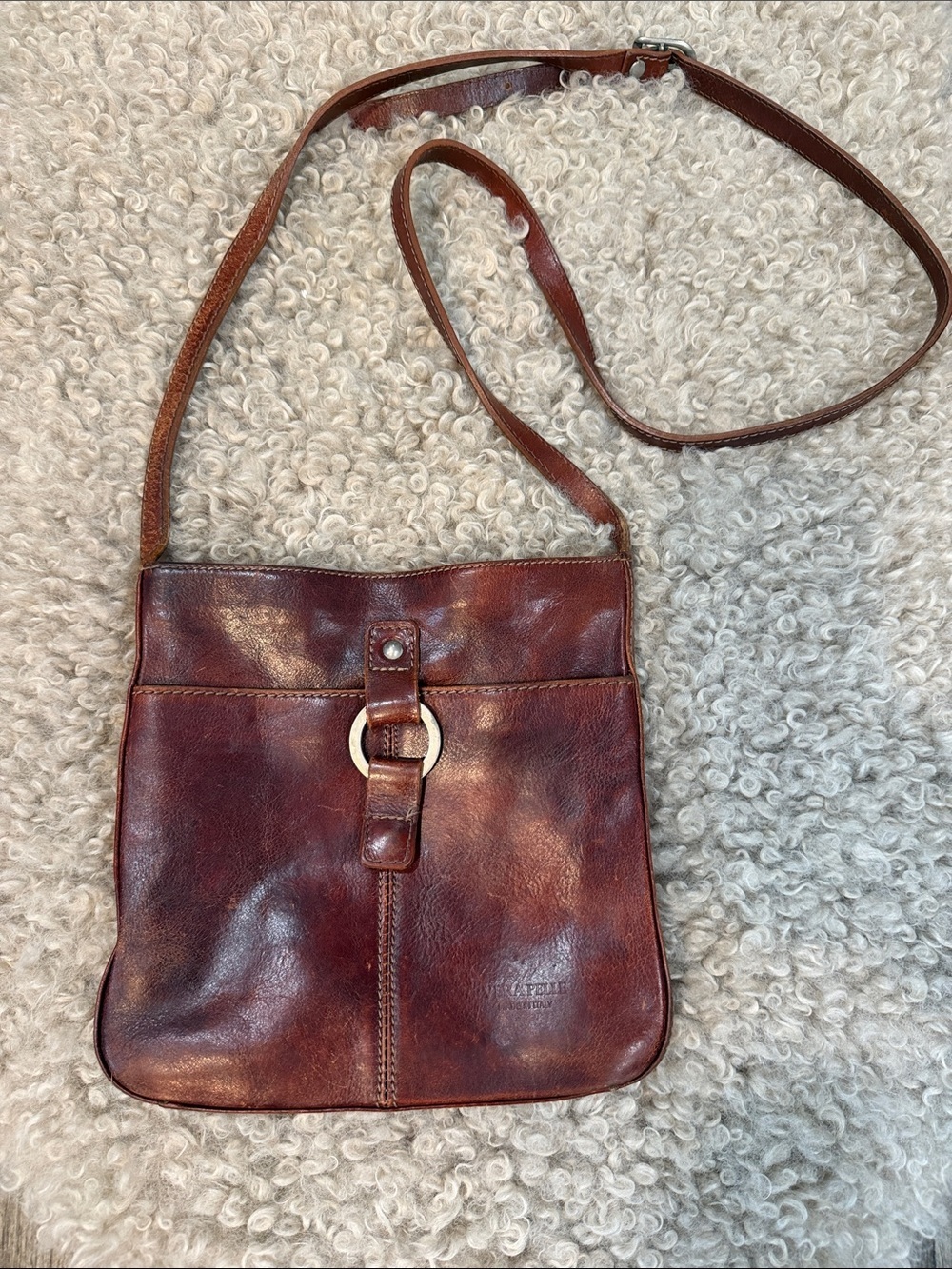 Vera Pelle Rustic Brown Leather Crossbody Bag with Ring Accent